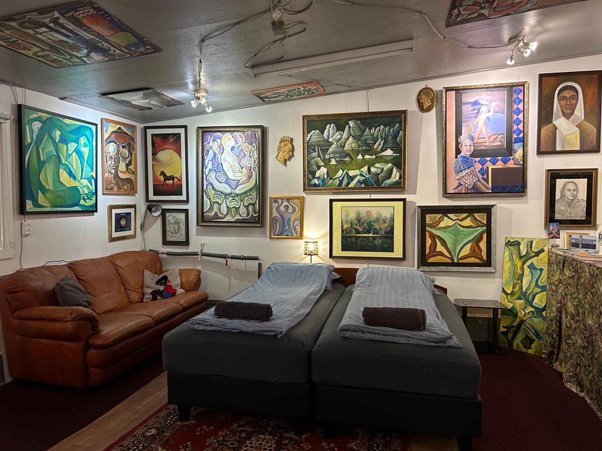 Brimarsbru Sleep Inn-Art Gallery Njarthvik Exterior photo